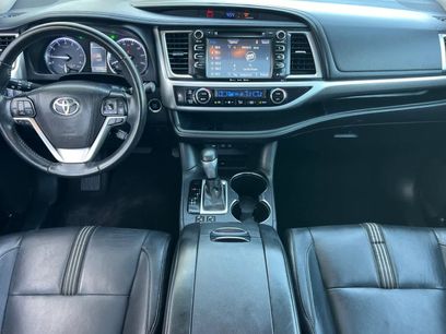 Used 2018 Toyota Highlander SE