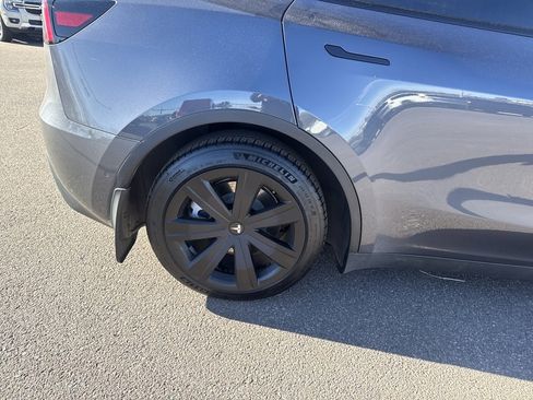 Used 2022 Tesla Model Y Long Range image 25