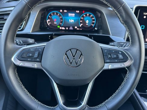 Used 2025 Volkswagen Atlas Cross Sport SE AWD/4WD image 25
