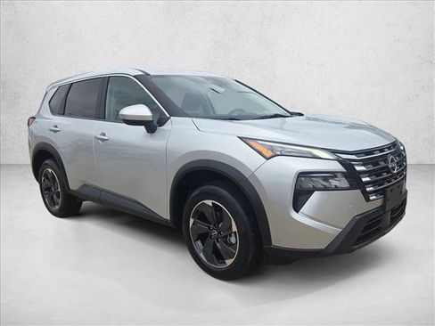 Used 2024 Nissan Rogue SV FWD image 3