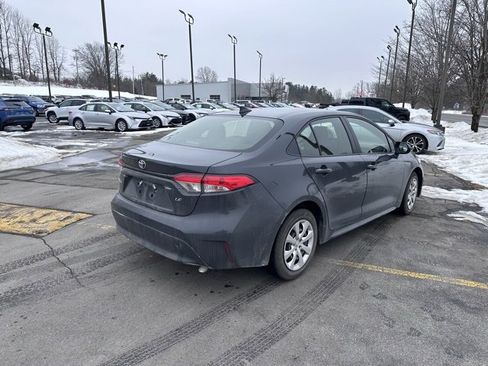 Used 2023 Toyota Corolla LE image 3