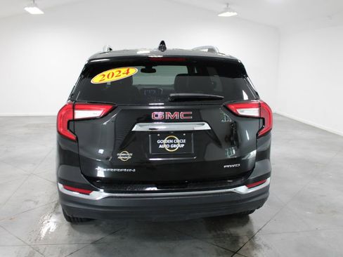 Used 2024 GMC Terrain SLT image 8