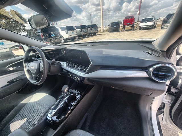 Used 2025 Chevrolet Trax LT FWD image 27