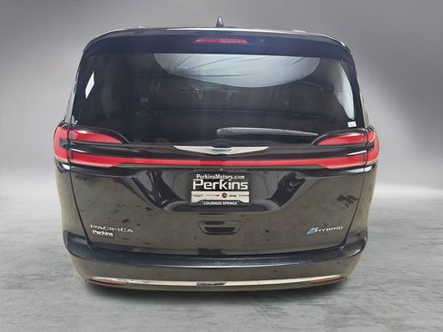 Used 2021 Chrysler Pacifica Touring-L image 6