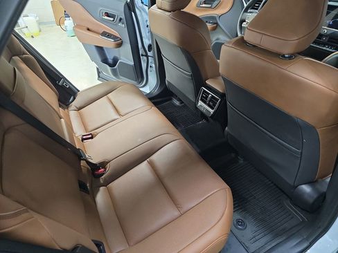Used 2025 Toyota Crown Signia w/ Advanced Technology Package AWD/4WD image 13