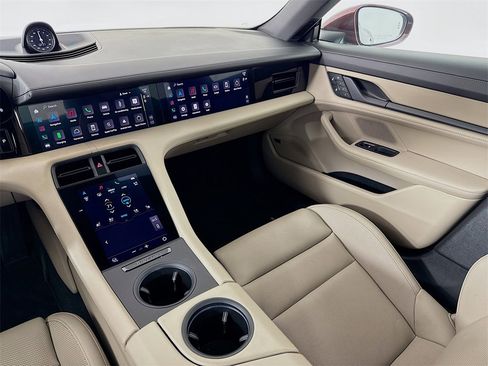 Used 2022 Porsche Taycan image 27