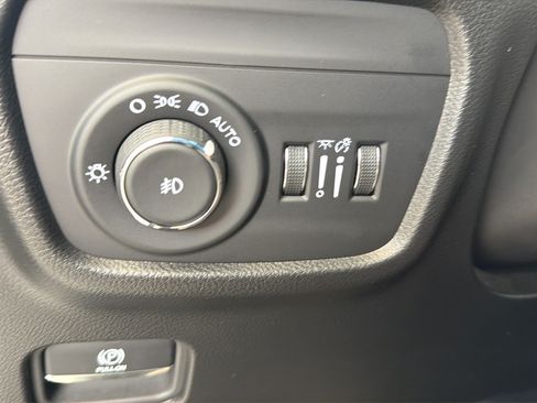 Used 2025 Jeep Grand Cherokee Overland w/ Luxury Tech Group IV AWD/4WD image 21
