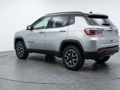 Used 2025 Jeep Compass Trailhawk AWD/4WD image 6