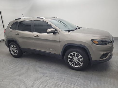 Used 2019 Jeep Cherokee Latitude Plus w/ Cold Weather Group AWD/4WD image 11