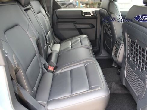 New 2025 Ford Bronco Badlands image 9