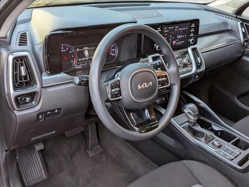 Used 2022 Kia Sorento LX image 10
