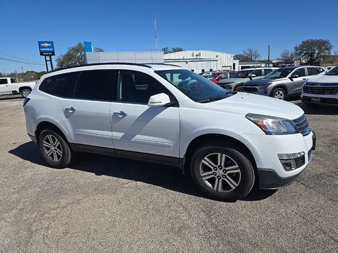 Used 2017 Chevrolet Traverse LT FWD image 4