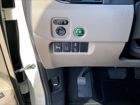 Used 2016 Honda Pilot Touring image 32