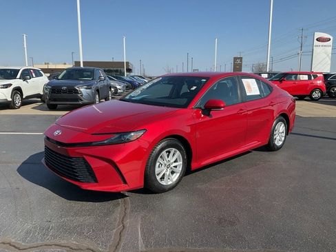 Used 2025 Toyota Camry LE image 1