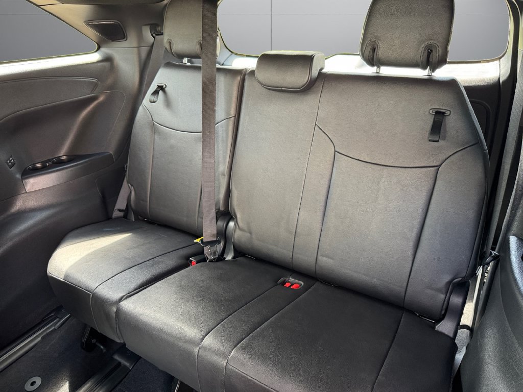 Certified 2025 Toyota Sienna XLE Woodland Edition AWD/4WD image 16