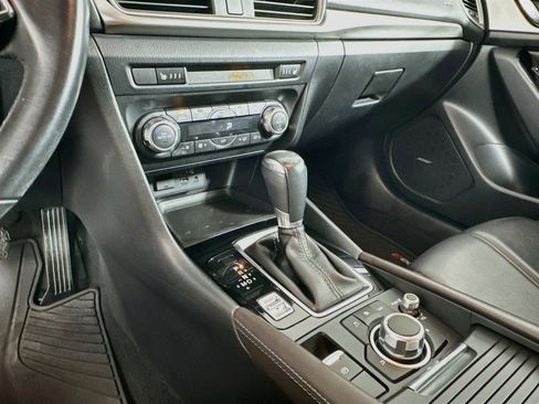 Used 2018 MAZDA MAZDA3 Touring FWD image 24