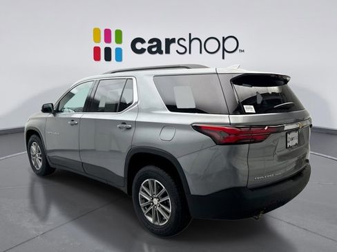Used 2023 Chevrolet Traverse LT image 3