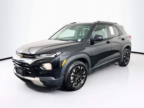 Used 2021 Chevrolet TrailBlazer LT w/ Convenience Package image 3
