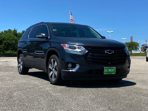 Used 2020 Chevrolet Traverse LT w/ LPO, Blackout Package AWD/4WD image 2