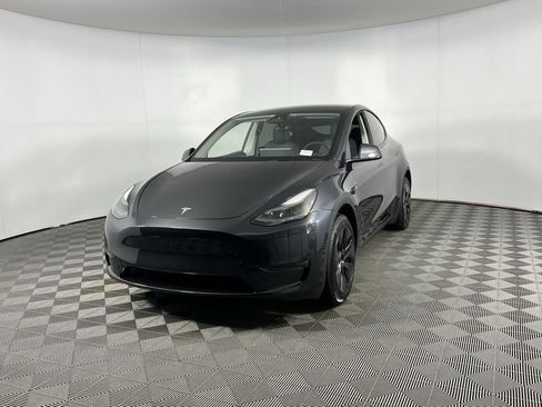 Used 2025 Tesla Model Y Long Range image 10