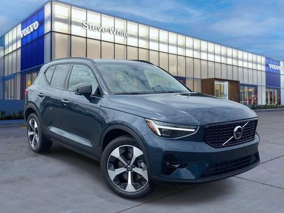 New 2026 Volvo XC40 B4 Plus w/ Climate Package