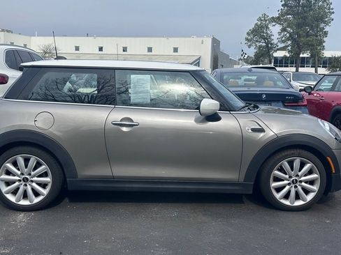 Used 2020 MINI Cooper 2-Door Hardtop image 4