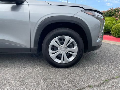 Used 2025 Chevrolet Trax LS FWD image 31