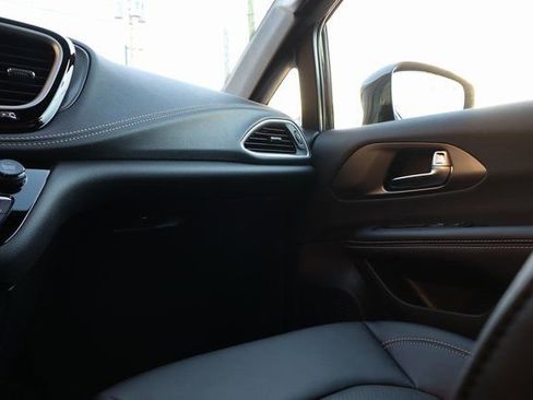 New 2026 Chrysler Pacifica Select w/ S Appearance Package image 50