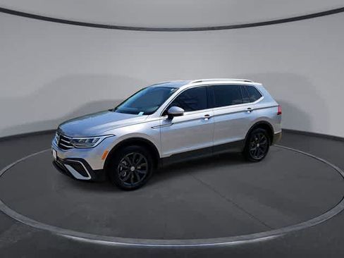 Used 2024 Volkswagen Tiguan SE FWD image 4