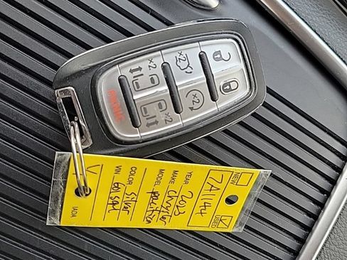 Used 2023 Chrysler Pacifica Limited FWD image 37