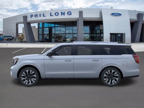 New 2026 Ford Expedition Max Platinum w/ Driver's Package AWD/4WD image 3