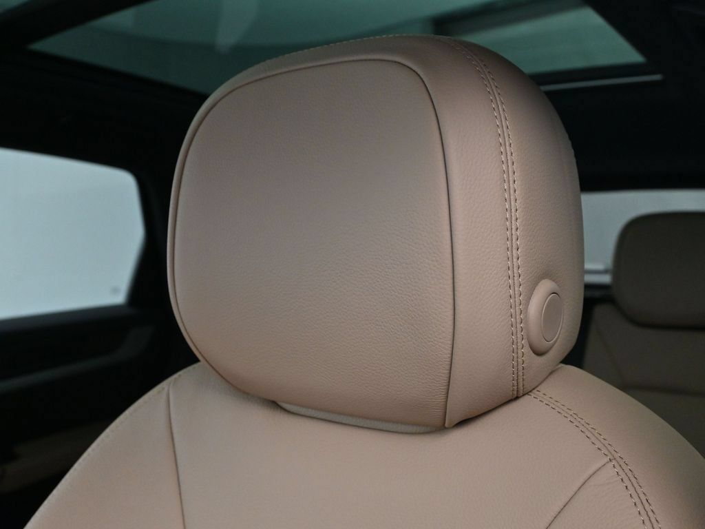 Certified 2026 Porsche Cayenne AWD/4WD image 19