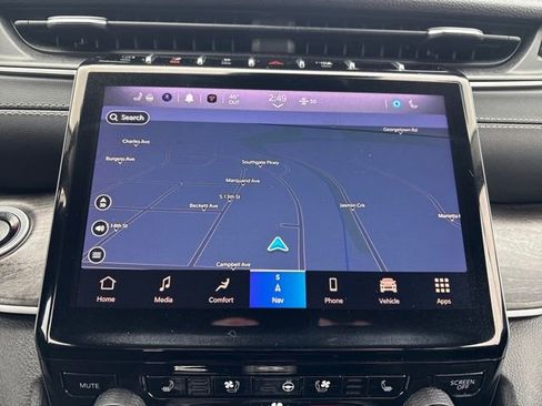 Used 2023 Jeep Grand Cherokee L Limited w/ Luxury Tech Group II image 19