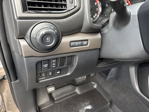 Used 2024 Nissan Titan PRO-4X image 18