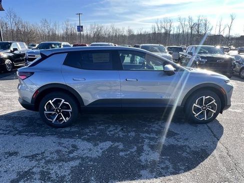 New 2026 Chevrolet Equinox EV LT image 7