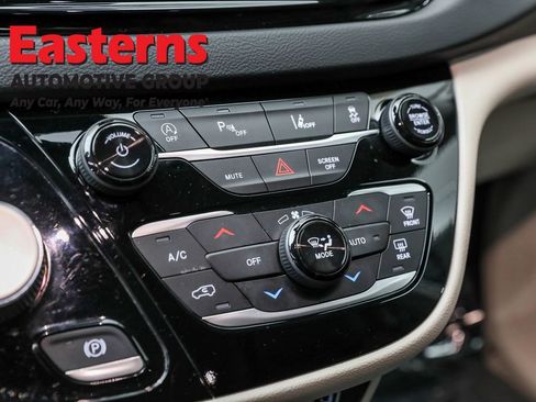 Used 2024 Chrysler Pacifica Touring-L image 20