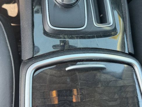 Used 2017 Chrysler 300 C RWD image 5