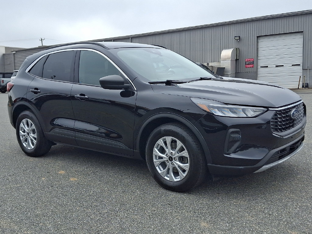 Used 2023 Ford Escape Active AWD/4WD image 1