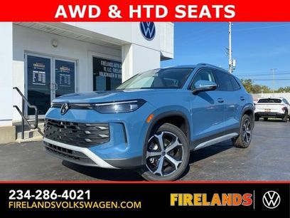 New 2025 Volkswagen Tiguan SE w/ Panoramic Sunroof Package