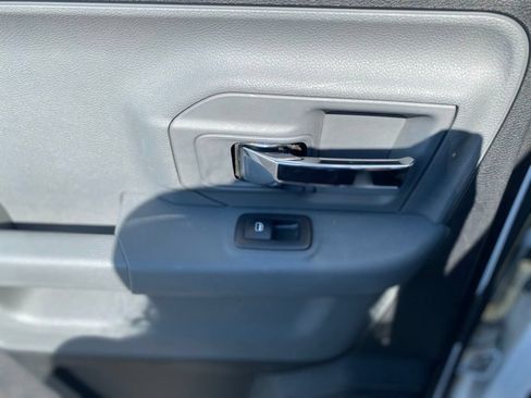 Used 2018 RAM 1500 Classic SLT AWD/4WD image 17