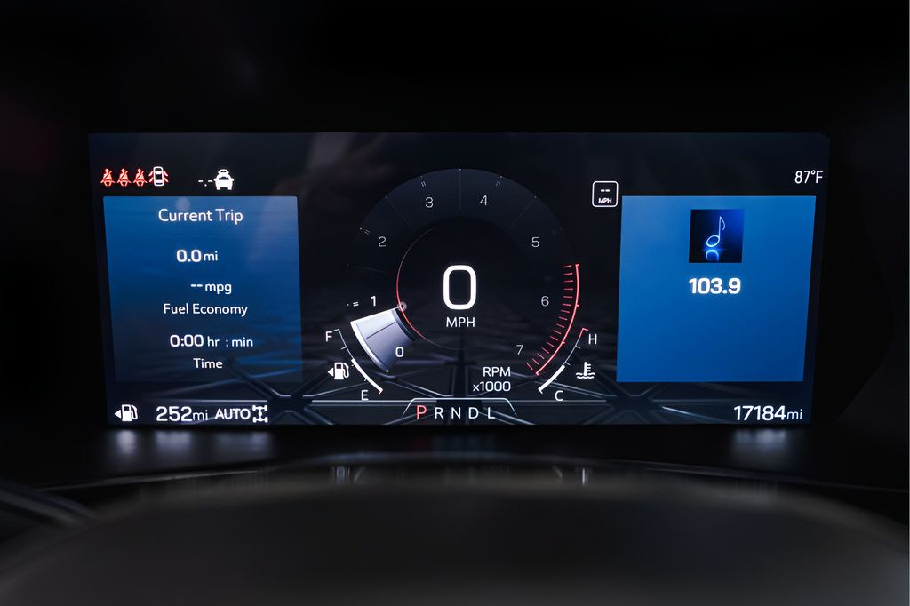 Used 2025 GMC Canyon AT4 w/ Technology Plus Package AWD/4WD image 14