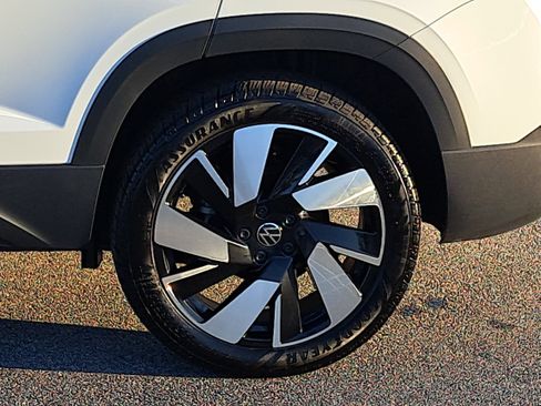 Certified 2024 Volkswagen Taos SEL image 31