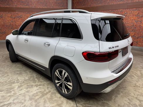 New 2026 Mercedes-Benz GLB 250 4MATIC image 2