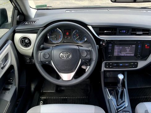 Used 2019 Toyota Corolla LE FWD image 6
