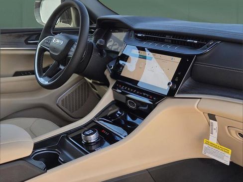 New 2026 Jeep Grand Cherokee Limited RWD image 8