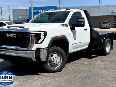 New 2024 GMC Sierra 3500 Pro w/ Convenience Package