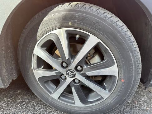 Used 2018 Toyota Prius C Two image 7