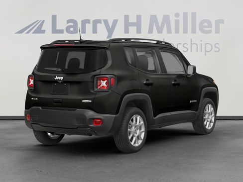 Used 2023 Jeep Renegade Latitude AWD/4WD image 2