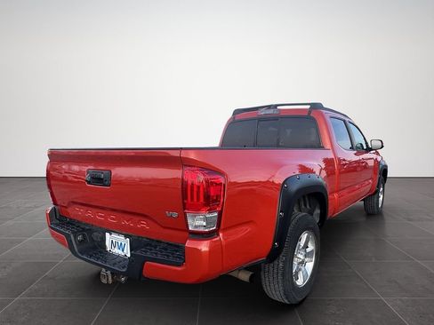 Used 2016 Toyota Tacoma TRD Sport image 6