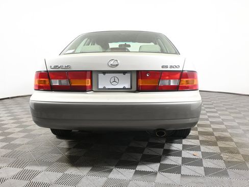 Used 1998 Lexus ES 330 FWD image 6